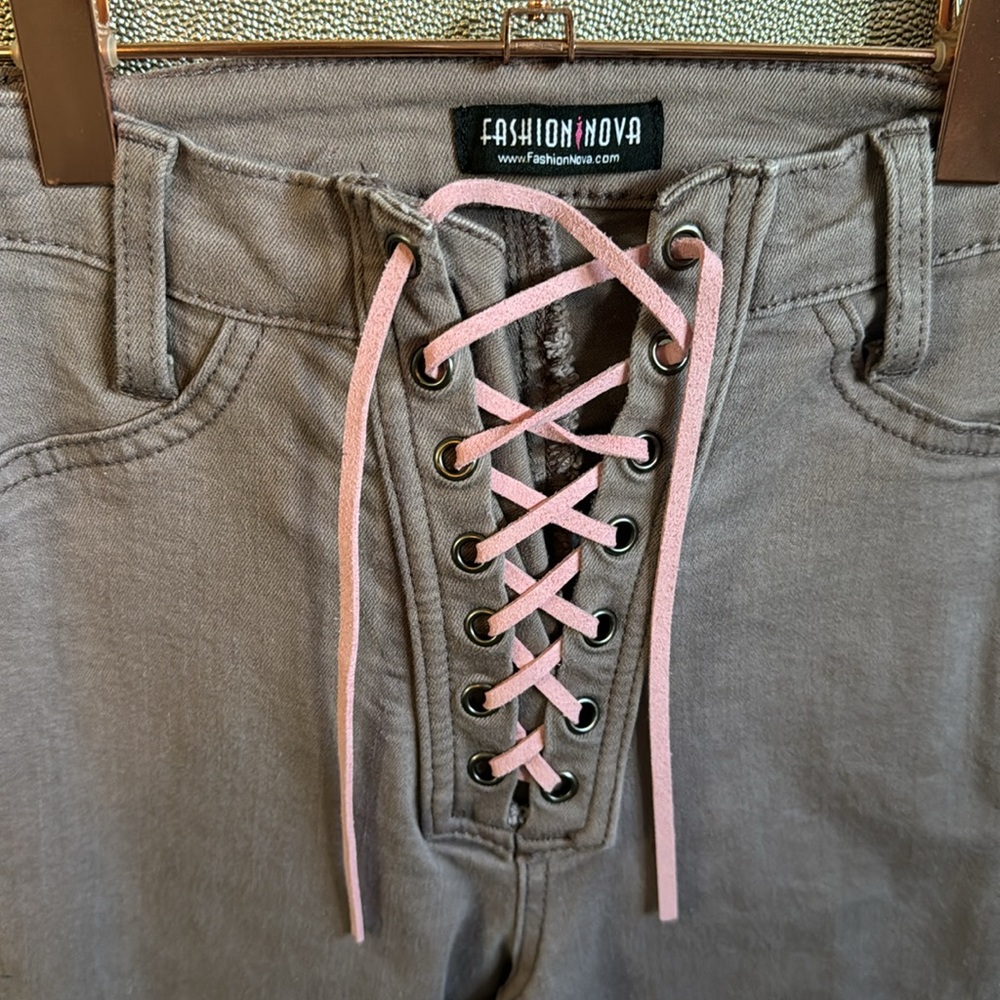 worn once - Picture 2 of 3